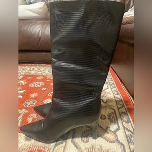 Black boots with thin heels. Snake like material (not real!) size is 7 1/2